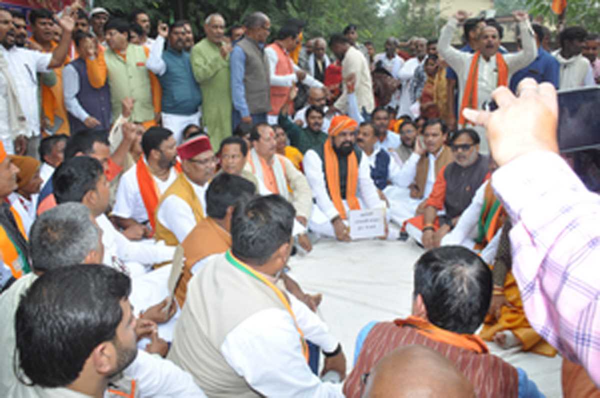 बिहार : लखीसराय हत्याकांड के मामले ने तूल पकड़ा, भाजपा ने दिया महाधरना